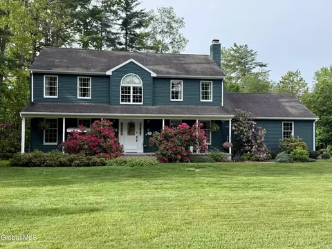 30 Algonquin Dr, Queensbury, NY 12804