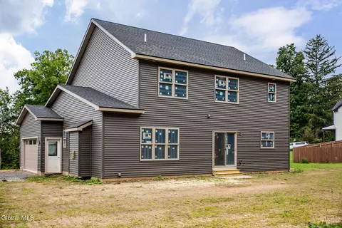 Exterior - 131 Hetcheltown Rd, Schenectady, NY 12302 photo 1 of 2