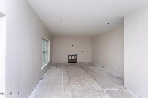 Living - 131 Hetcheltown Rd, Schenectady, NY 12302 photo 1 of 3