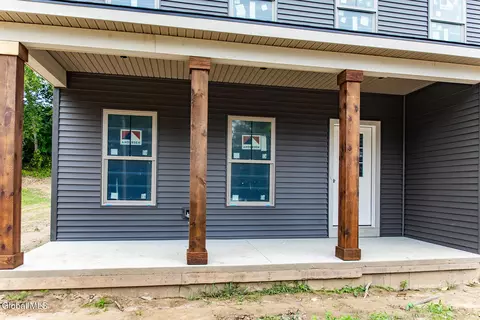 Exterior - 131 Hetcheltown Rd, Schenectady, NY 12302 photo 2 of 2