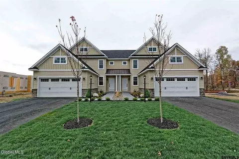 15 Boggs St, Mechanicville, NY 12118