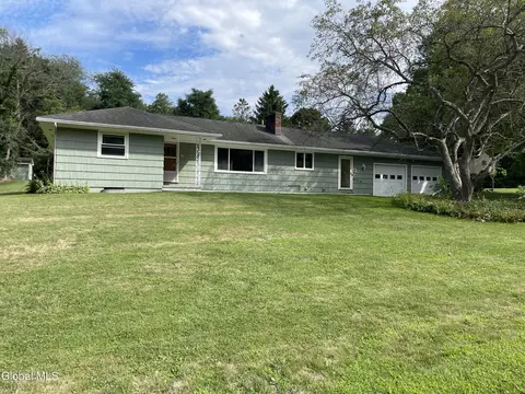 44 Meadowview Rd, Queensbury, NY 12804