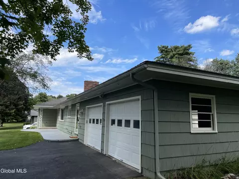 44 Meadowview Rd, Queensbury, NY 12804