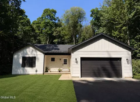 372 Lake Ave, Saratoga, NY 12866