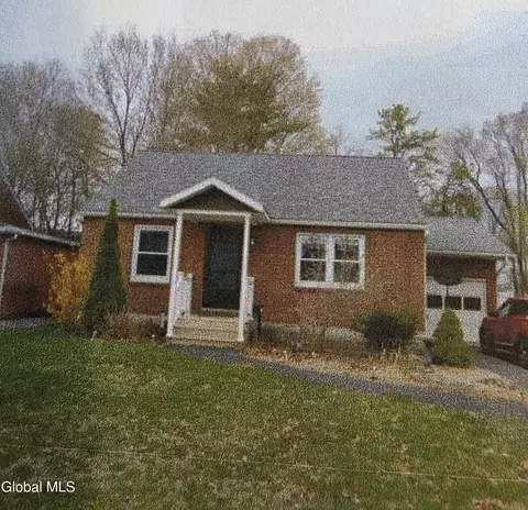 2133 Robinwood Ave, Schenectady, NY 12306