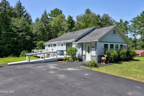 22 Spring St, Chestertown, NY 12817