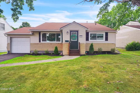 34 Perry Ave, Latham, NY 12110