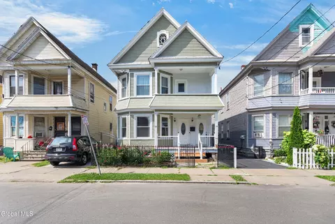 1030 Delamont Ave, Schenectady, NY 12307
