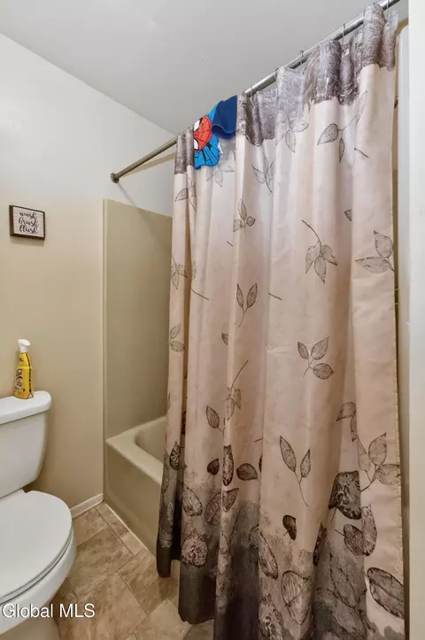 Bath - 17 Berwyn St, Schenectady, NY 12304 photo 4 of 4
