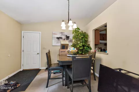 Dining - 17 Berwyn St, Schenectady, NY 12304 photo 1 of 3