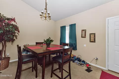 Dining - 17 Berwyn St, Schenectady, NY 12304 photo 3 of 3