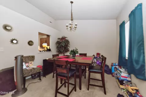 Dining - 17 Berwyn St, Schenectady, NY 12304 photo 2 of 3