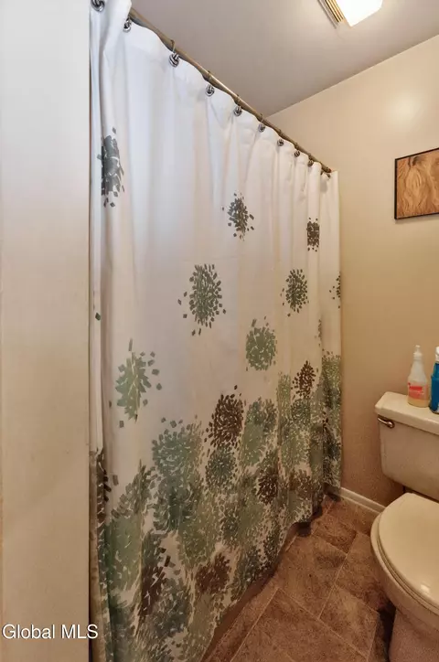 Bath - 17 Berwyn St, Schenectady, NY 12304 photo 2 of 4