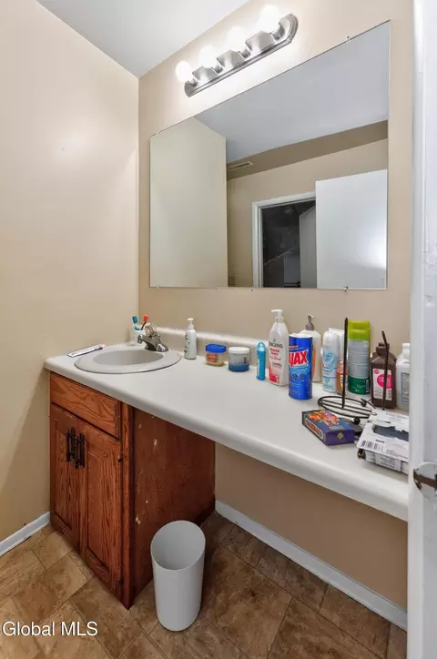Bath - 17 Berwyn St, Schenectady, NY 12304 photo 3 of 4