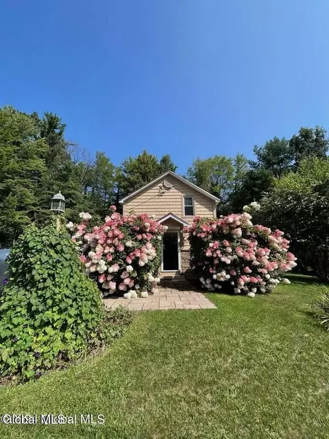 371 Flat Rock Rd, Lake George, NY 12845