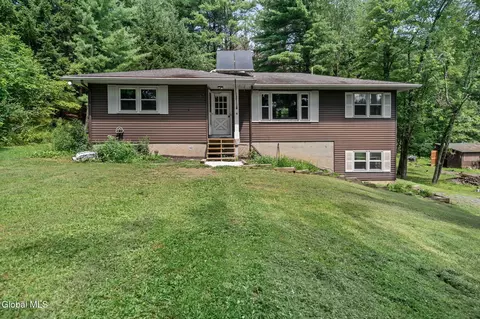 134 Hoags Corners Rd, Nassau, NY 12123