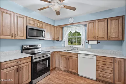 Kitchen - 12 Lancaster Dr, Glenville, NY 12302 photo 1 of 2