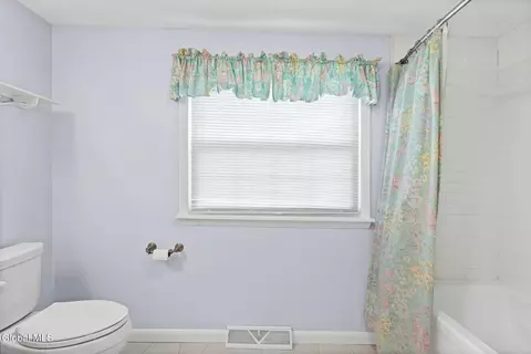 Bath - 12 Lancaster Dr, Glenville, NY 12302 photo 1 of 3