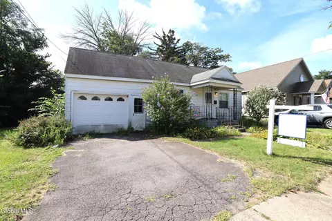 2116 Neil St, Schenectady, NY 12306