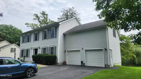 5 Homestead Dr, Latham, NY 12110