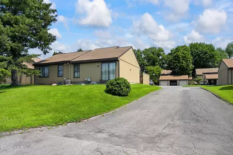 901 Huntington Ct, East Greenbush, NY 12061