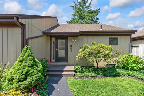 901 Huntington Ct, East Greenbush, NY 12061