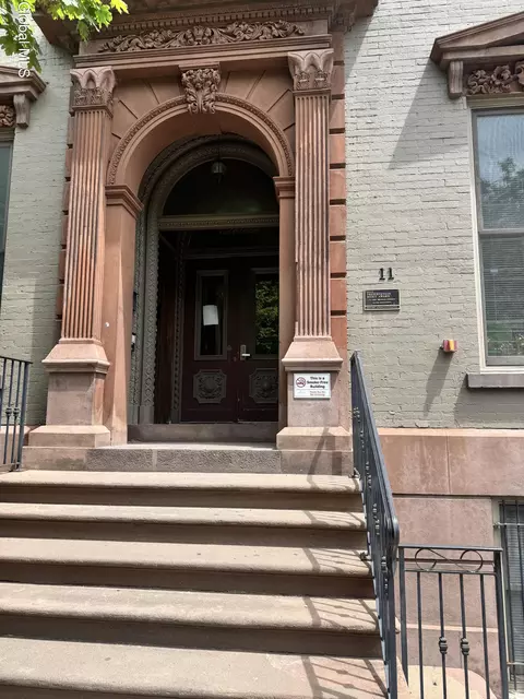 11 Ten Broeck St, Albany, NY 12210
