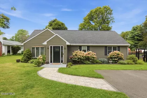 14 Clover Ave, East Greenbush, NY 12061