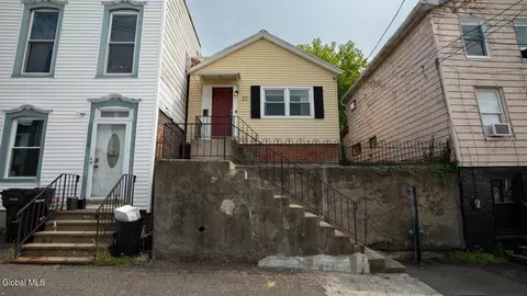 47 13th St, Troy, NY 12180