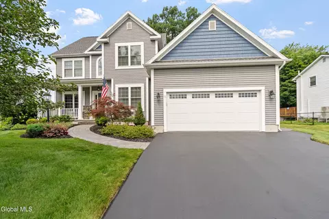 15 Denhelder Dr, Ballston Lake, NY 12019