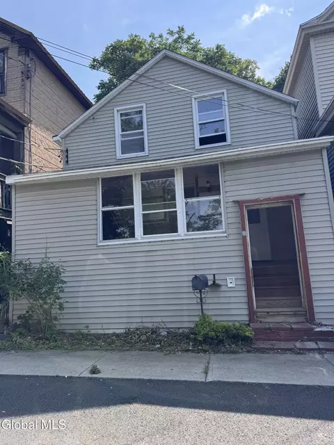 1434 2nd St, Rensselaer, NY 12144