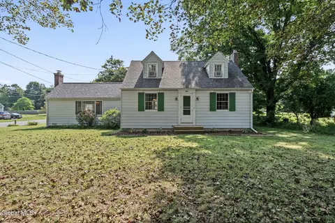533 Bloomingrove Dr, Rensselaer, NY 12144