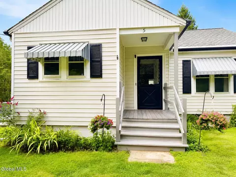 53 Burden Lake Rd, East Greenbush, NY 12061