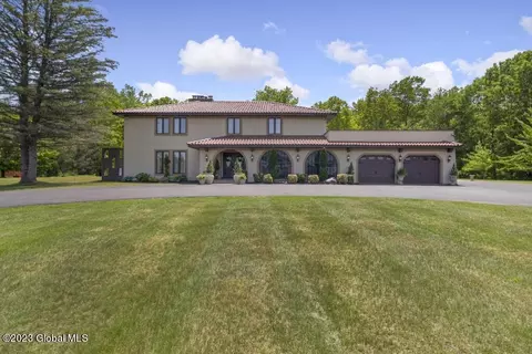 92 Macha Ln, Wynantskill, NY 12198