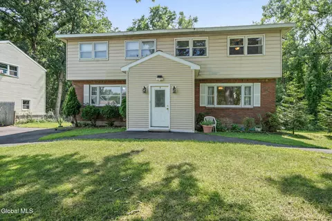 1 Dowling Rd, Albany, NY 12205