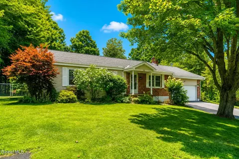 106 Wesskum Woods Rd, Gloversville, NY 12078