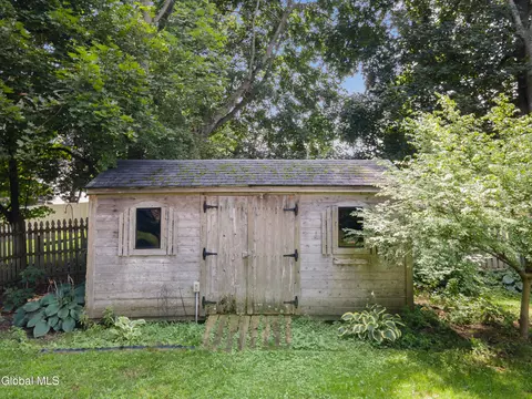 Exterior - 1009 Cheyenne Rd, Glenville, NY 12302 photo 9 of 12