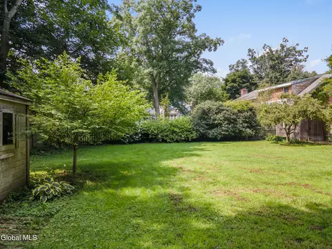 Exterior - 1009 Cheyenne Rd, Glenville, NY 12302 photo 6 of 12
