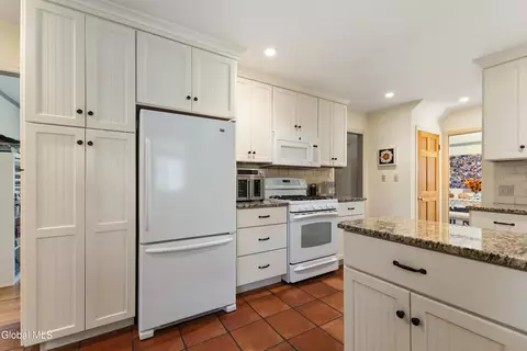 Kitchen - 1009 Cheyenne Rd, Glenville, NY 12302 photo 1 of 1