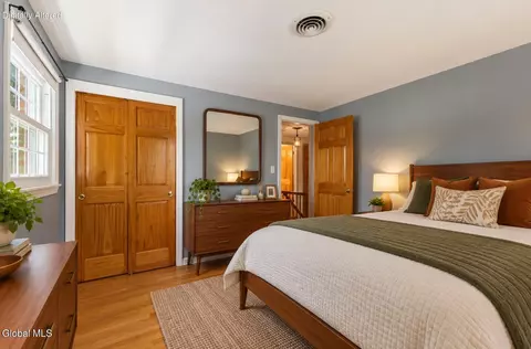 Bedroom - 1009 Cheyenne Rd, Glenville, NY 12302 photo 2 of 5
