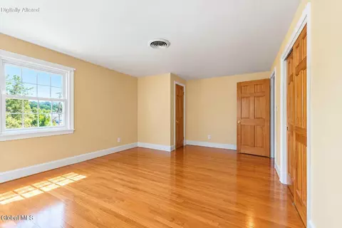 Bedroom - 1009 Cheyenne Rd, Glenville, NY 12302 photo 1 of 5