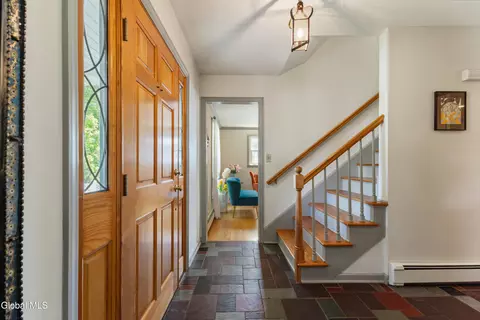 Entry Way - 1009 Cheyenne Rd, Glenville, NY 12302 photo 2 of 2