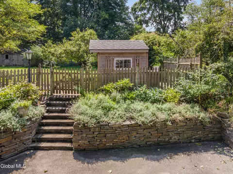 Exterior - 1009 Cheyenne Rd, Glenville, NY 12302 photo 8 of 12