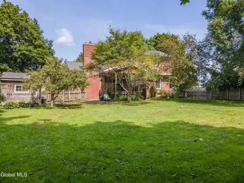 Exterior - 1009 Cheyenne Rd, Glenville, NY 12302 photo 7 of 12