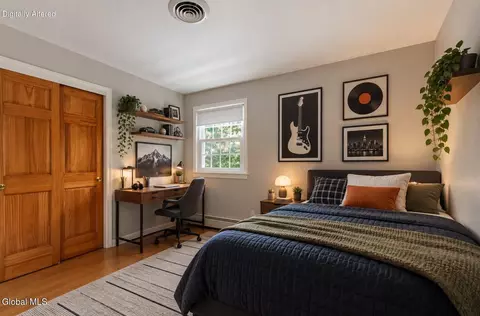 Bedroom - 1009 Cheyenne Rd, Glenville, NY 12302 photo 3 of 5