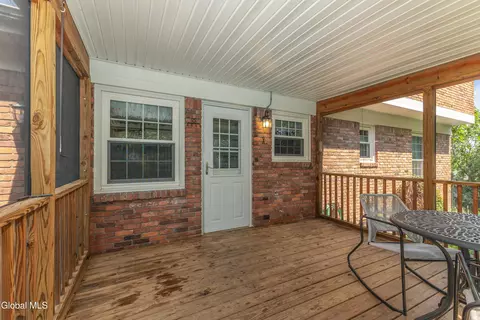 Exterior - 1009 Cheyenne Rd, Glenville, NY 12302 photo 5 of 12