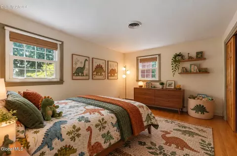 Bedroom - 1009 Cheyenne Rd, Glenville, NY 12302 photo 4 of 5