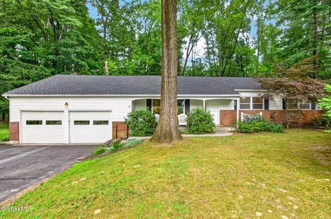 5 Pine Hill Bnd, Ballston Lake, NY 12019