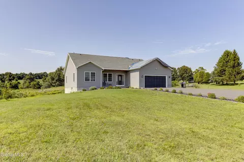 285 Hayes Rd, Schaghticoke, NY 12154