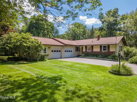 23 Van Winkle Dr, Rensselaer, NY 12144